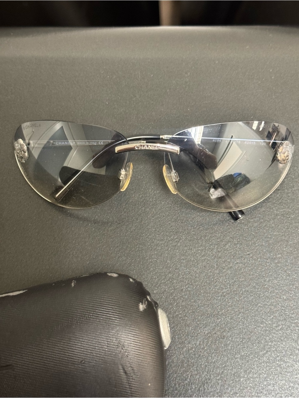 Chanel Rimless Cat-Eye Sunglasses Black Smoke Y2K Vintage Rare w. Flower Charm